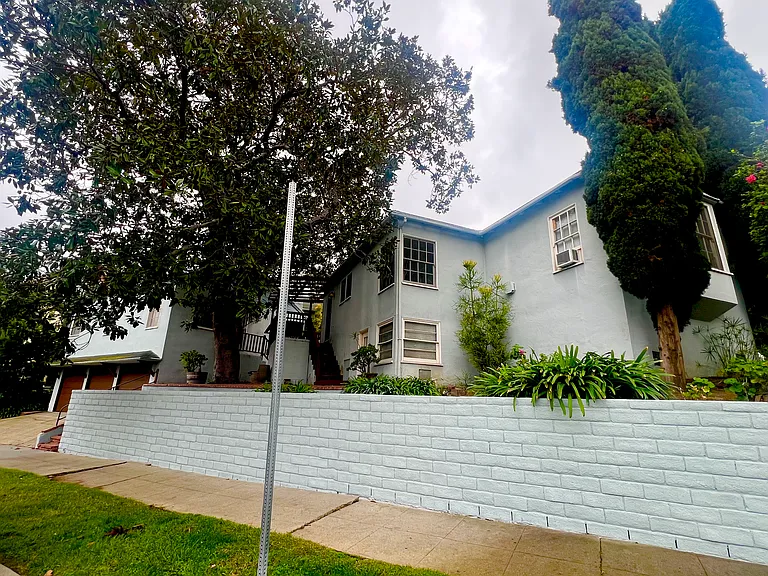 1700 Glendon Ave — Photo 18