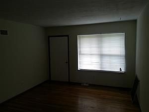 3rd image of 3982 Sims Ave