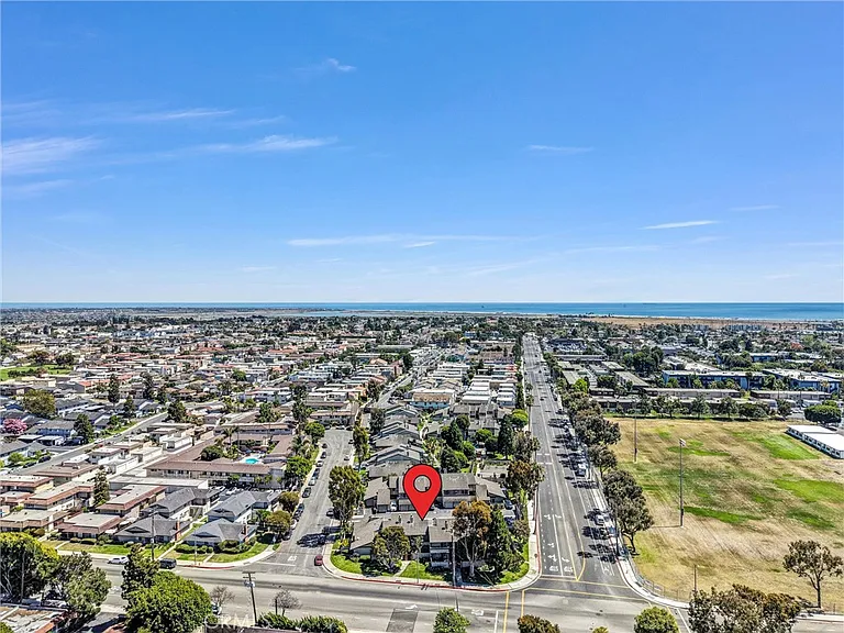 4526 Heil Ave — Photo 31