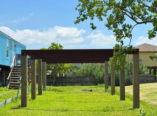 921 13th St, San Leon, TX 77539