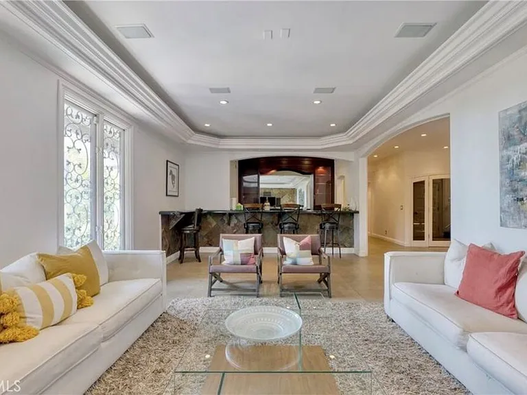 7218 Mulholland Dr — Photo 11