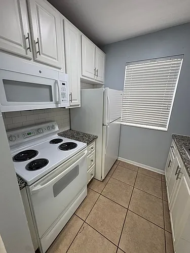 623 N Bay St Photo 1