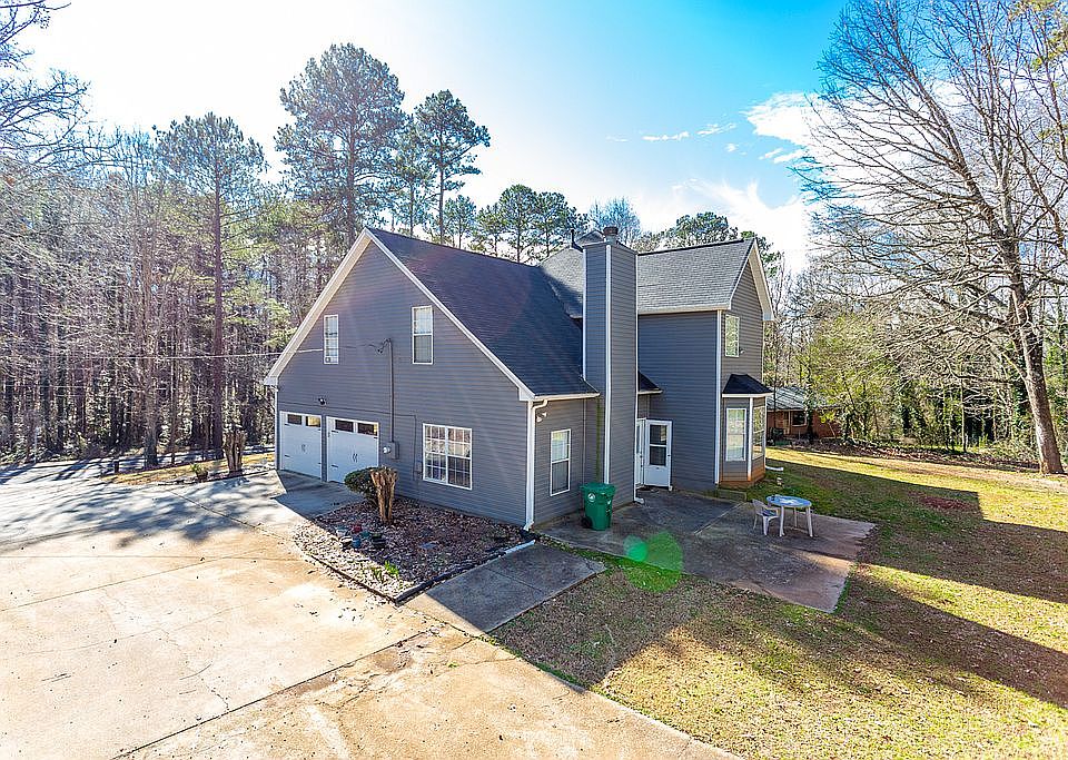 2nd image of 2251 Young Rd