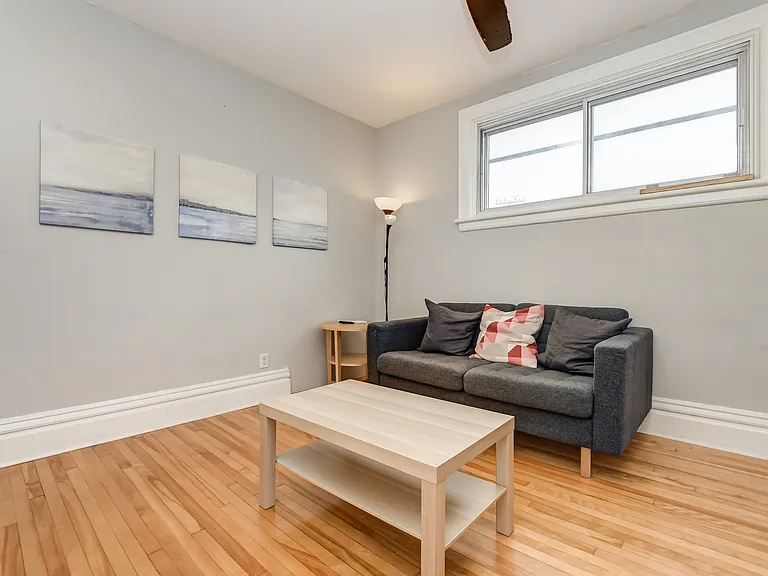 1074 Gladstone Ave — Photo 3