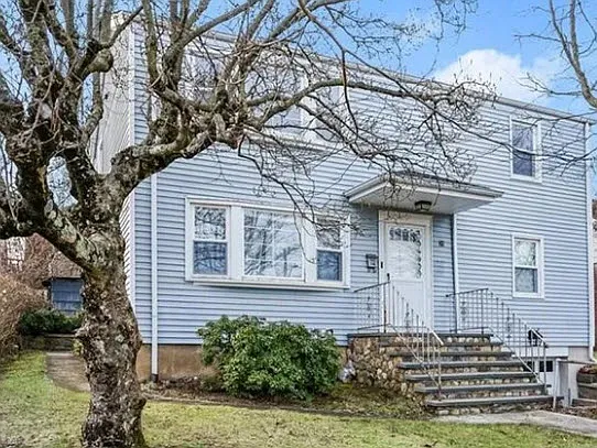 28 Leuvine St #2