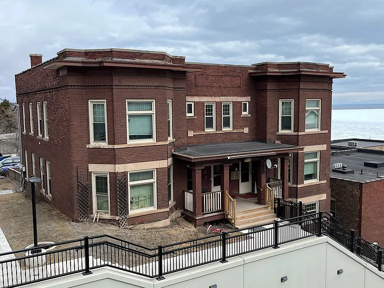 110-114 N 6th Ave E — Photo 1