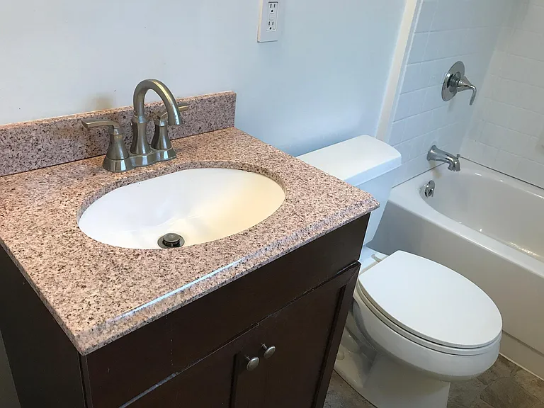 433 Genesee St #4 — Photo 3