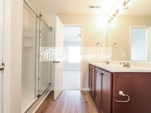4th image of 241 Sedge Meadow Dr