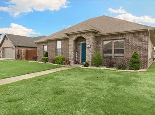 951 Stone St, Cave Springs, AR 72718