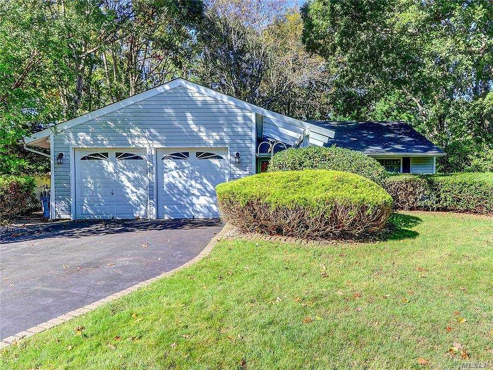 1st image of 12 Fairwood Ln