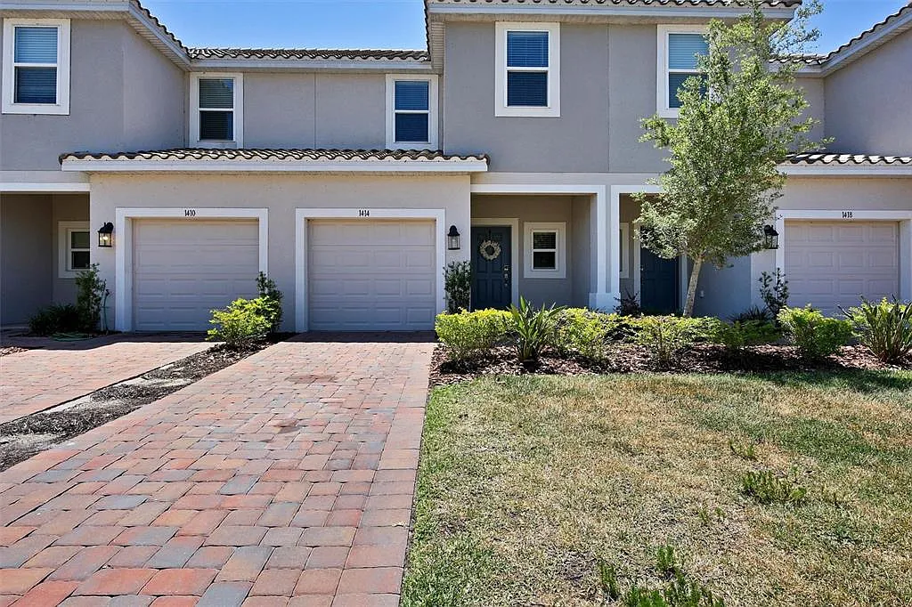 3 bed, 2.5 bath, 1365 sqft, $2,500 — Photo 1