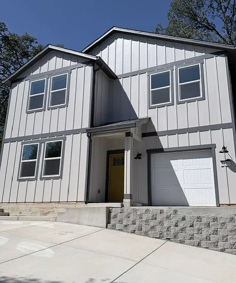 3226 Cambridge Rd — Photo 2