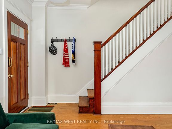 4th image of 81 Chelsea Ave