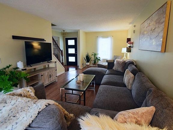 4th image of 636 Grandview Ave