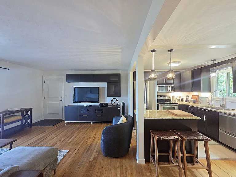 202 E Rockwood Blvd #2 — Photo 4