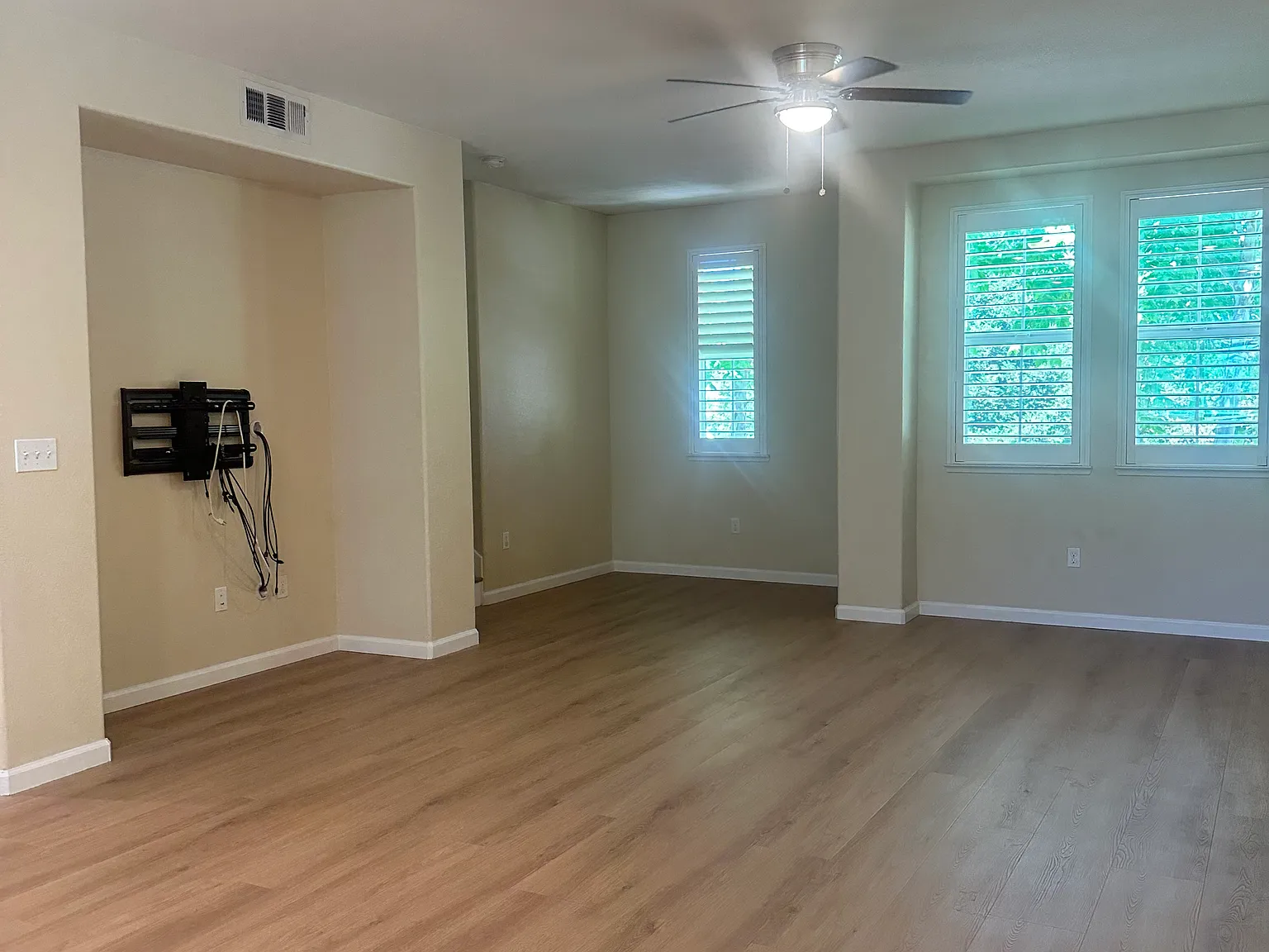 3 bed, 2.5 bath, 1848 sqft, $3,950 — Photo 4