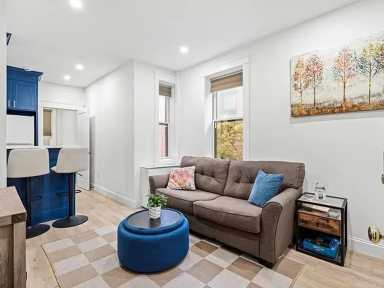 31 Irving St #4 — Photo 2