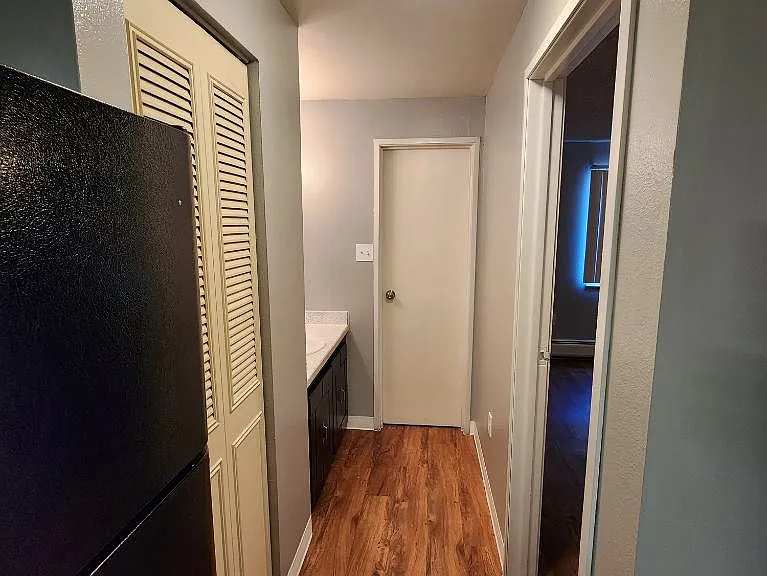 Crestview Apartments — Photo 30