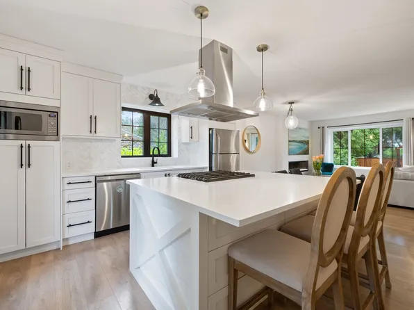 13482 16th Ave, Surrey, BC V4A 1P5