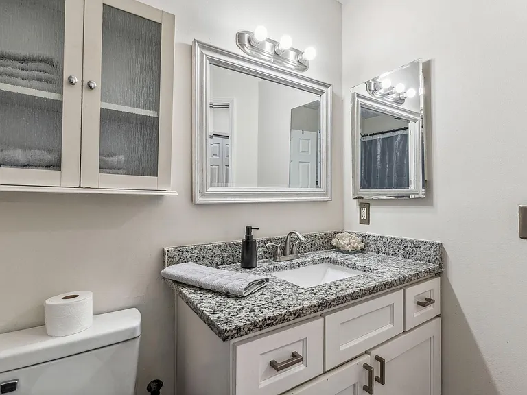 3270 Gurtis Dr — Photo 5