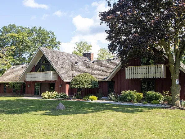 2453 Cedarwood Dr, Adrian, MI 49221