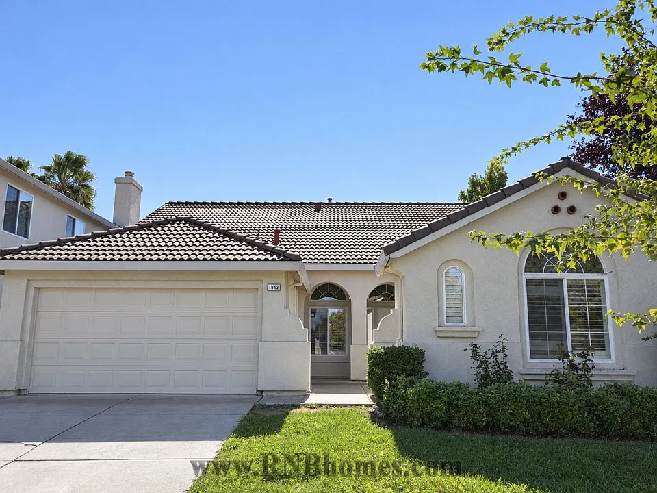 1942 N Bend Dr