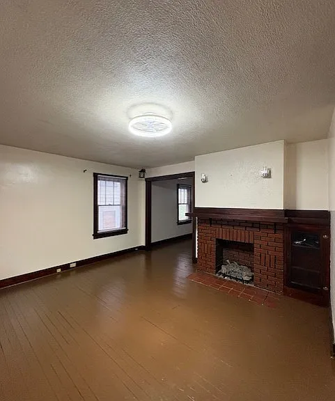 Spacious living room