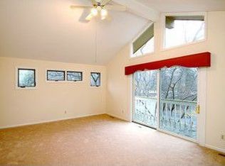 7019 Red Barn Rd, Crystal Lake, IL 60012