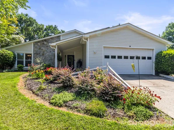 6325 Ellesmere Ct, Mint Hill, NC 28227