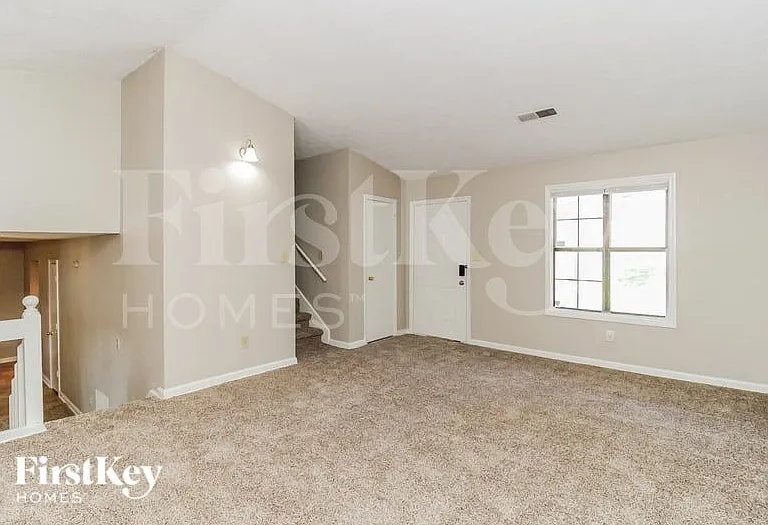5211 Scarbrough Ln — Photo 3