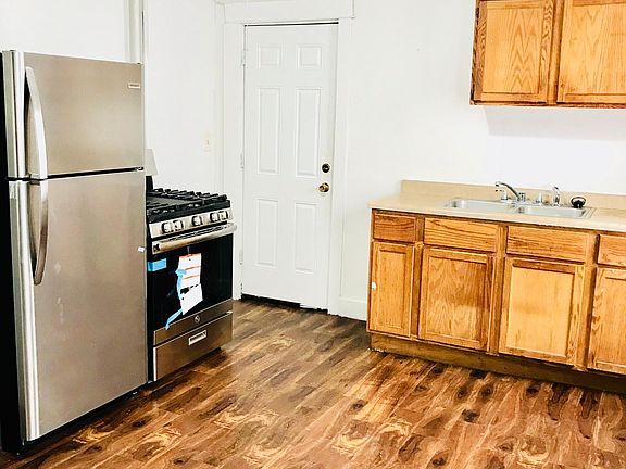 2nd image of 565 Thomas Ave #1