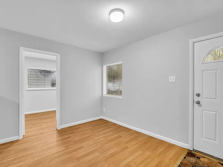 10521 Duke Dr — Photo 9