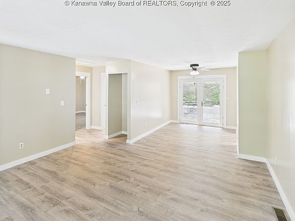 4th image of 731 N Hills Dr