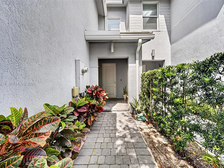 4349 Veleiros Ave — Photo 32
