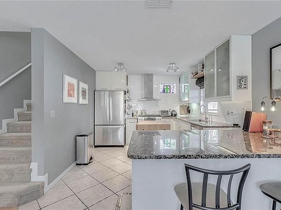 4th image of 1419 Catherine St