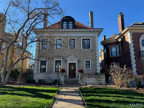 4550 Pershing Pl, Saint Louis, MO 63108