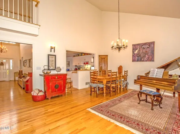 1136 Barker Rd Unit 33, Pittsfield, MA 01201