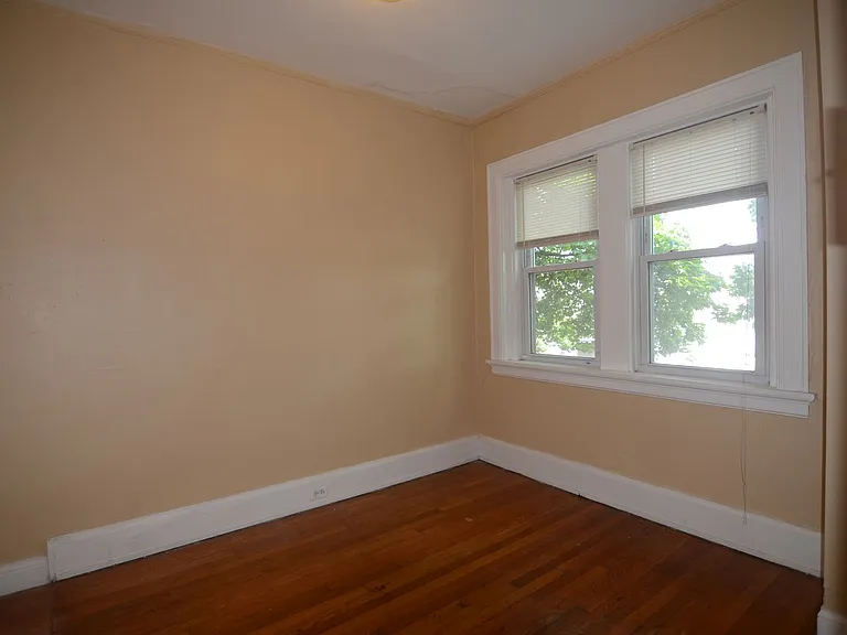 Historical Apartments l Oak St — Photo 5