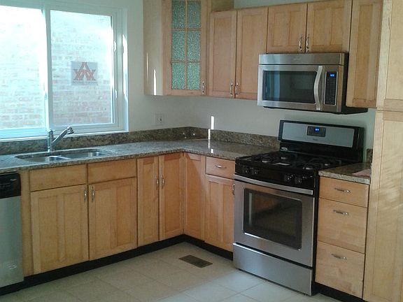 3rd image of 9137 S Crandon Ave
