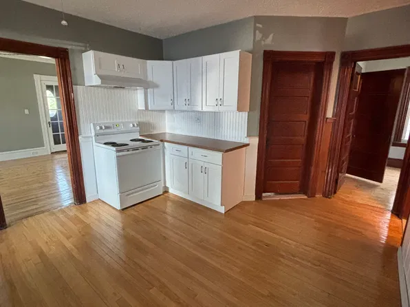 1048 Hayward St #1048, Manchester, NH 03103