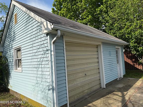 4th image of 1017 18th Avenue