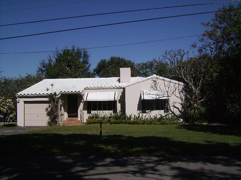 1st image of 725 NE 114th St