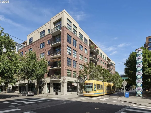 821 NW 11th Ave APT 613, Portland, OR 97209