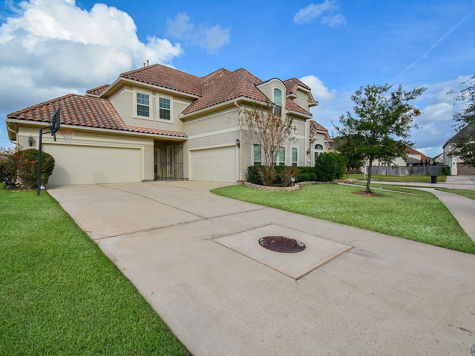 4 bed, 3.5 bath, 4674 sqft, $4,000 — Photo 2