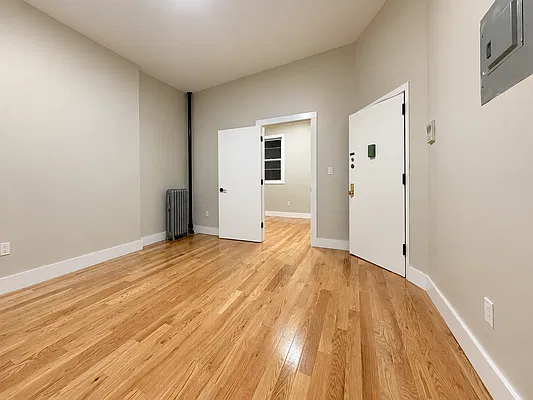 Bedroom, photo 1