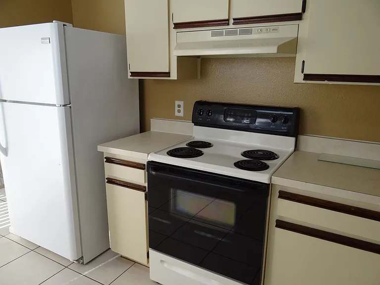 1250 Autumn St — Photo 6