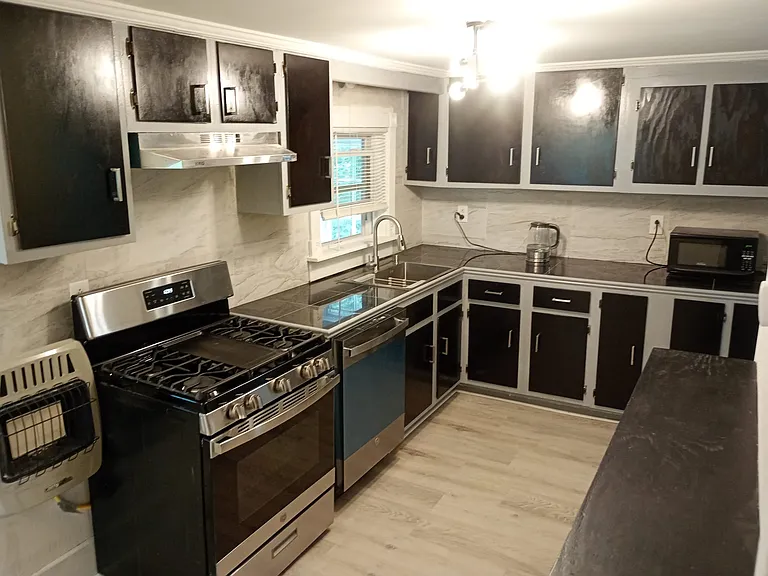 304 W Burwell St — Photo 2