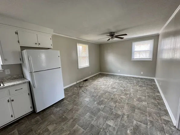 1422 Lakeview Rd, Clarksville, TN 37040