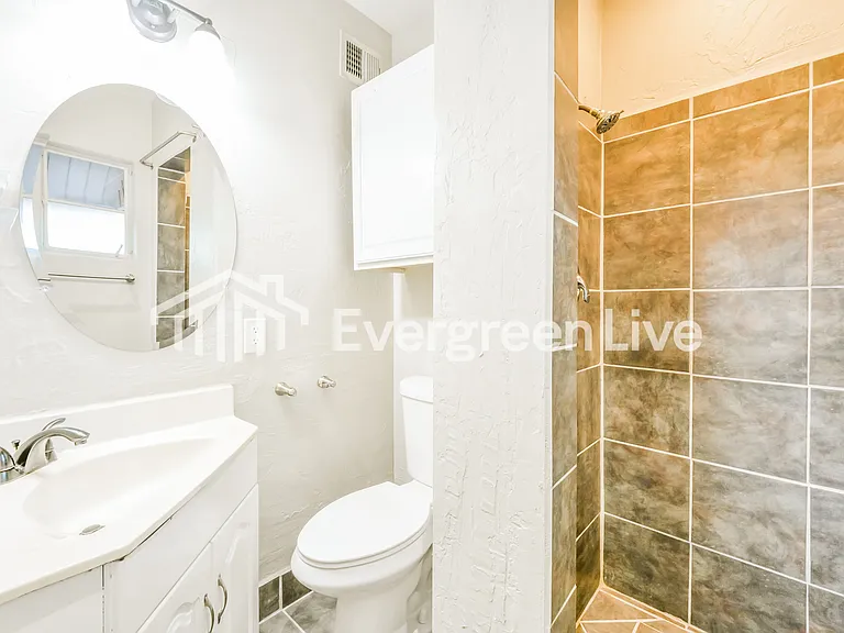 442 W Detroit St — Photo 9