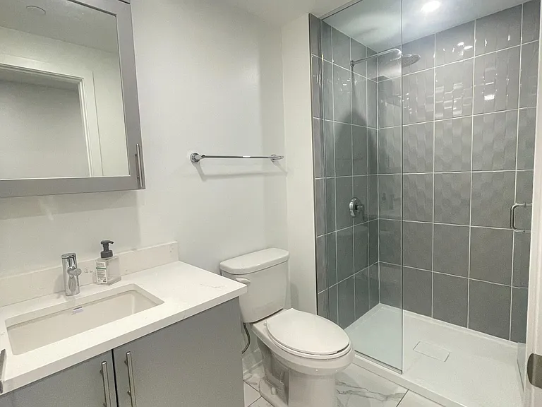 340 Queen St #408 — Photo 14